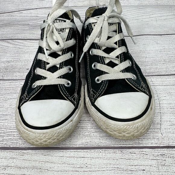 converse all star low top black/white canvas shoes size 2.5 Big Kid - Picture 2 of 6